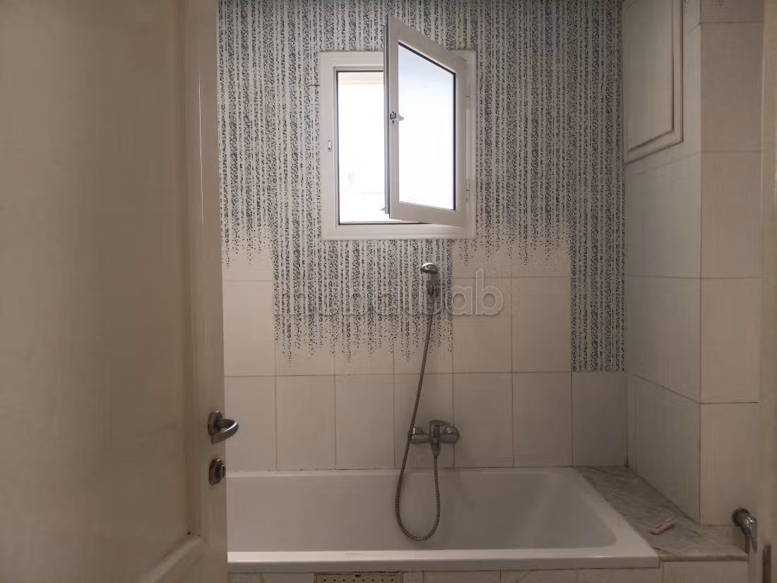 Apartment for rent in Les Berges Du Lac 2. Area 145 m². Caretaker service available, air conditioning