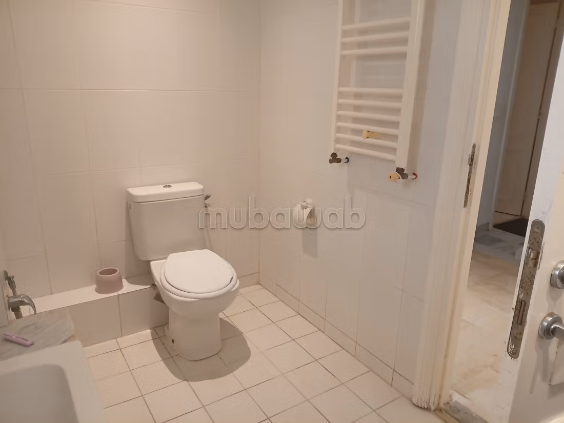 Apartment for rent in Les Berges Du Lac 2. Area 145 m². Caretaker service available, air conditioning