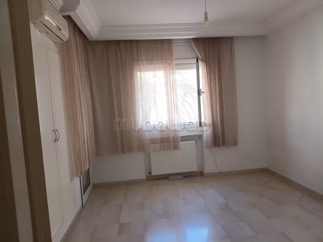 Apartment for rent in Les Berges Du Lac 2. Area 145 m². Caretaker service available, air conditioning