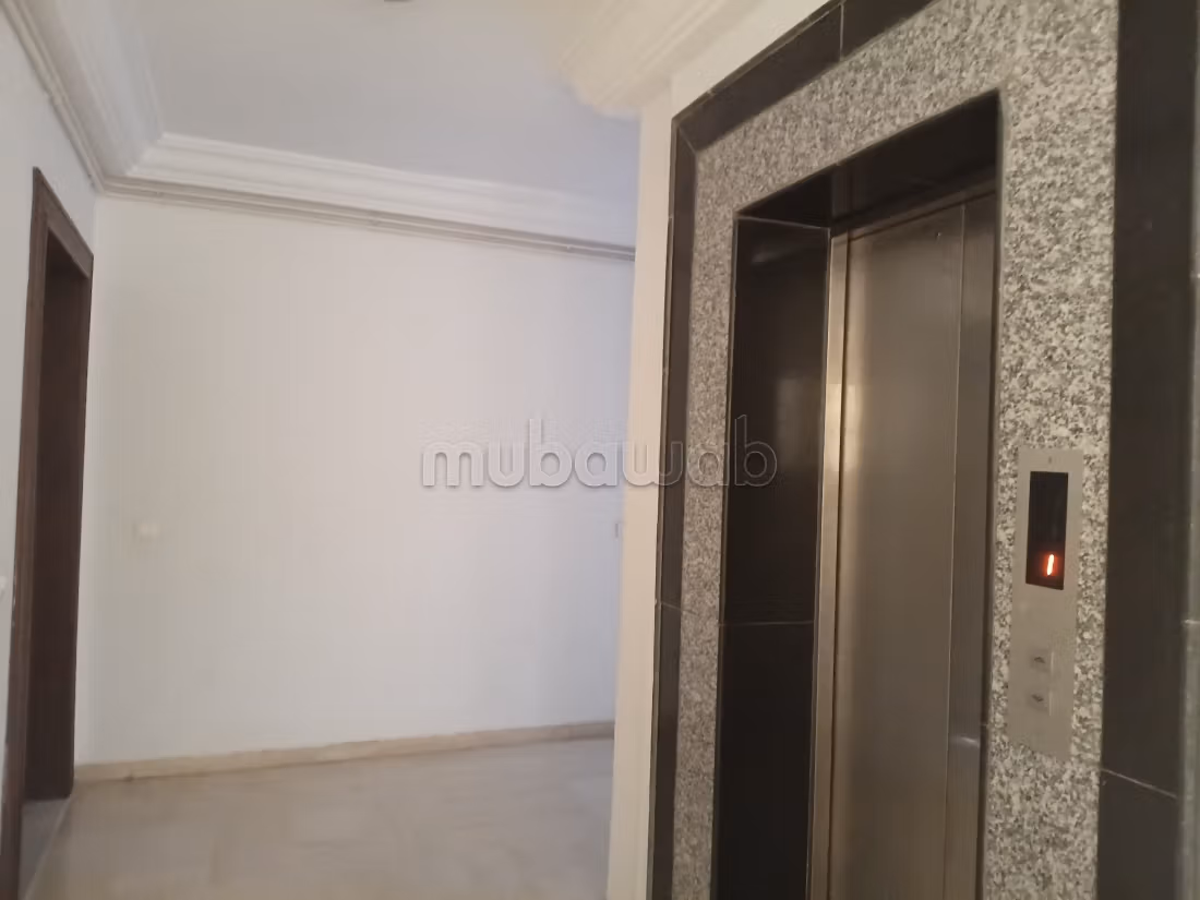 Apartment for rent in Les Berges Du Lac 2. Area 145 m². Caretaker service available, air conditioning