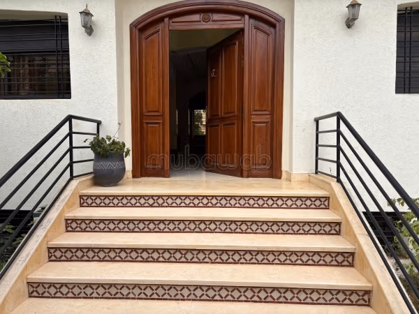 Espléndida villa en venta en Sala el Jadida. 5 hermosas habitaciones. Bonita terraza y jardín