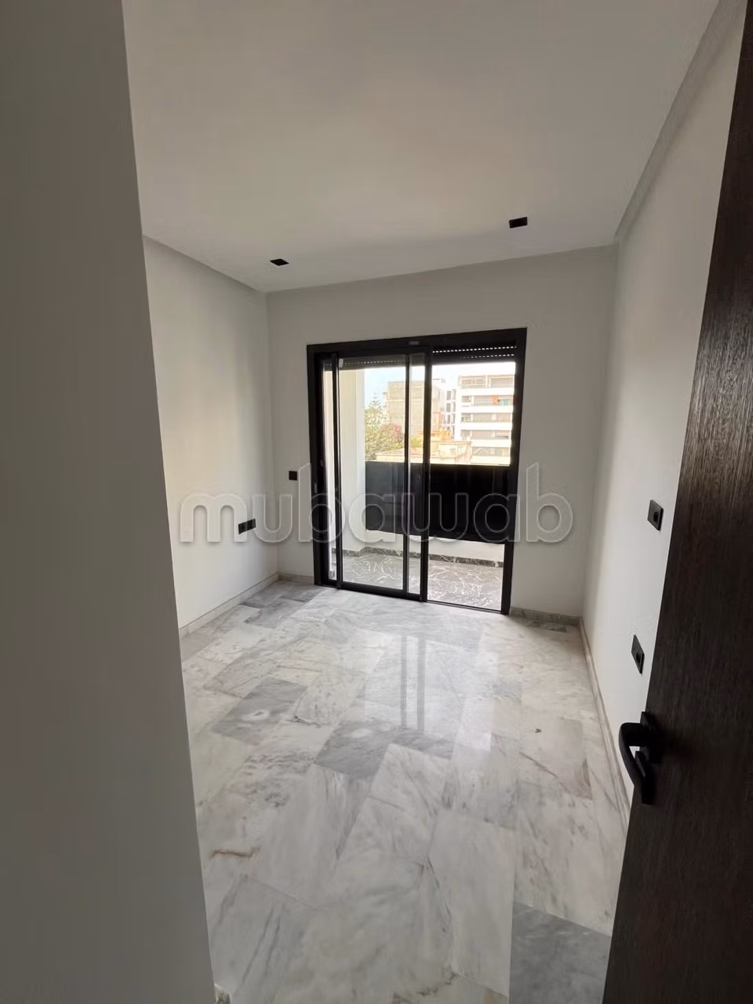 Studio moderne à louer bd 2 mars 