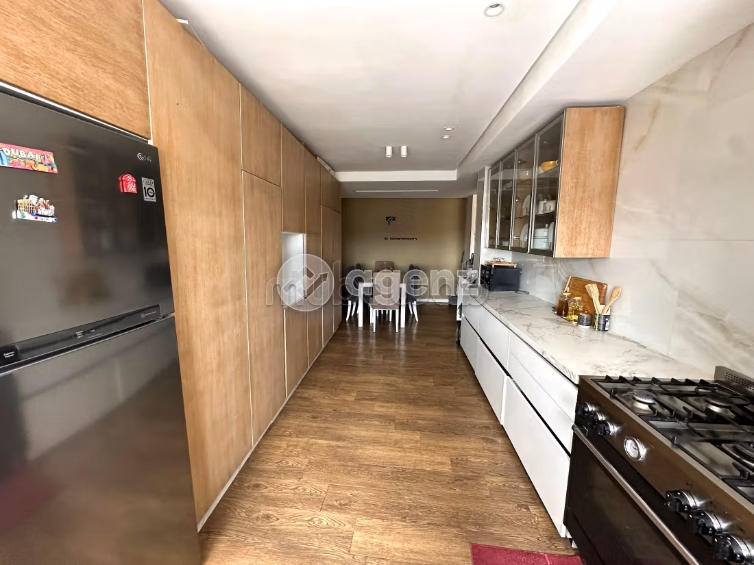 Appartement à vendre 200 m², 5 chambres Al Mandar Al Jamil Tanger