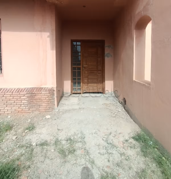 Semi-finished commercial villa Tamansourt