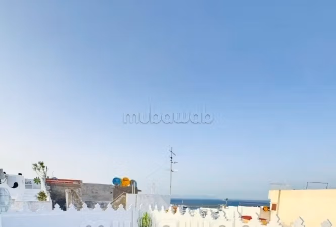 Maison titré à l'achat à Médina. 5 belles chambres. Porte blindée et vue sur mer