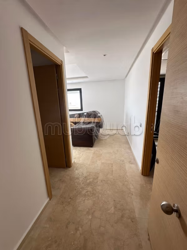 Location d'un appartement à Riyad. 3 chambres agréables. Système de parabole et salon marocain