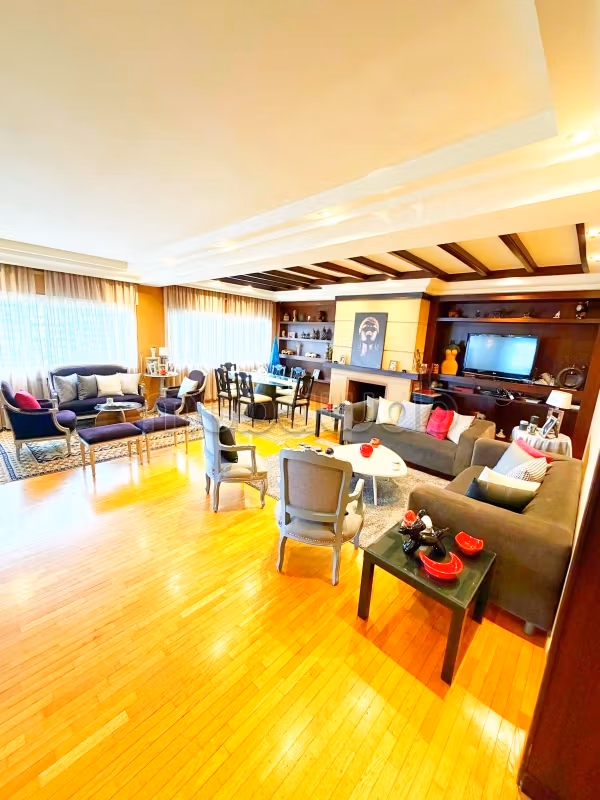 Vendita di un bell'appartamento a Gauthier. Superficie di 253 m². Terrazzo e ascensore