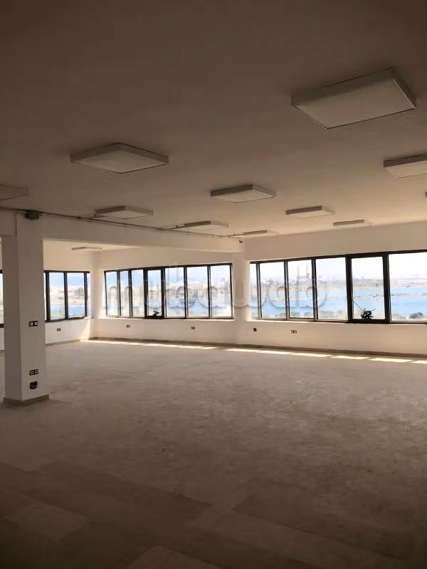 À louer un étage de bureaux au lac2