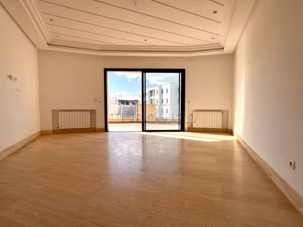 For rent an office with 4 rooms at Lac 2