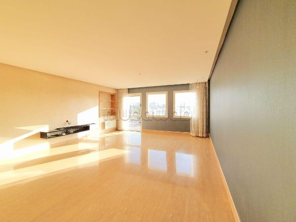 Triangle d'or/Appartement vide 200m 
3 chambres