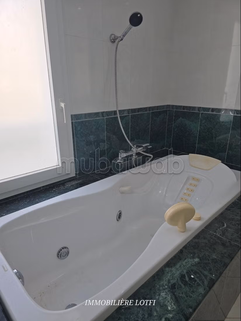 Bella villa con bel giardino e piscina