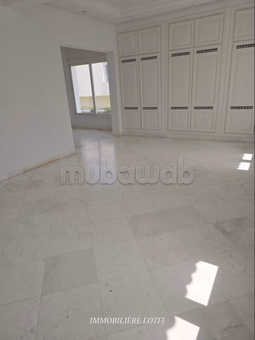 Bella villa con bel giardino e piscina