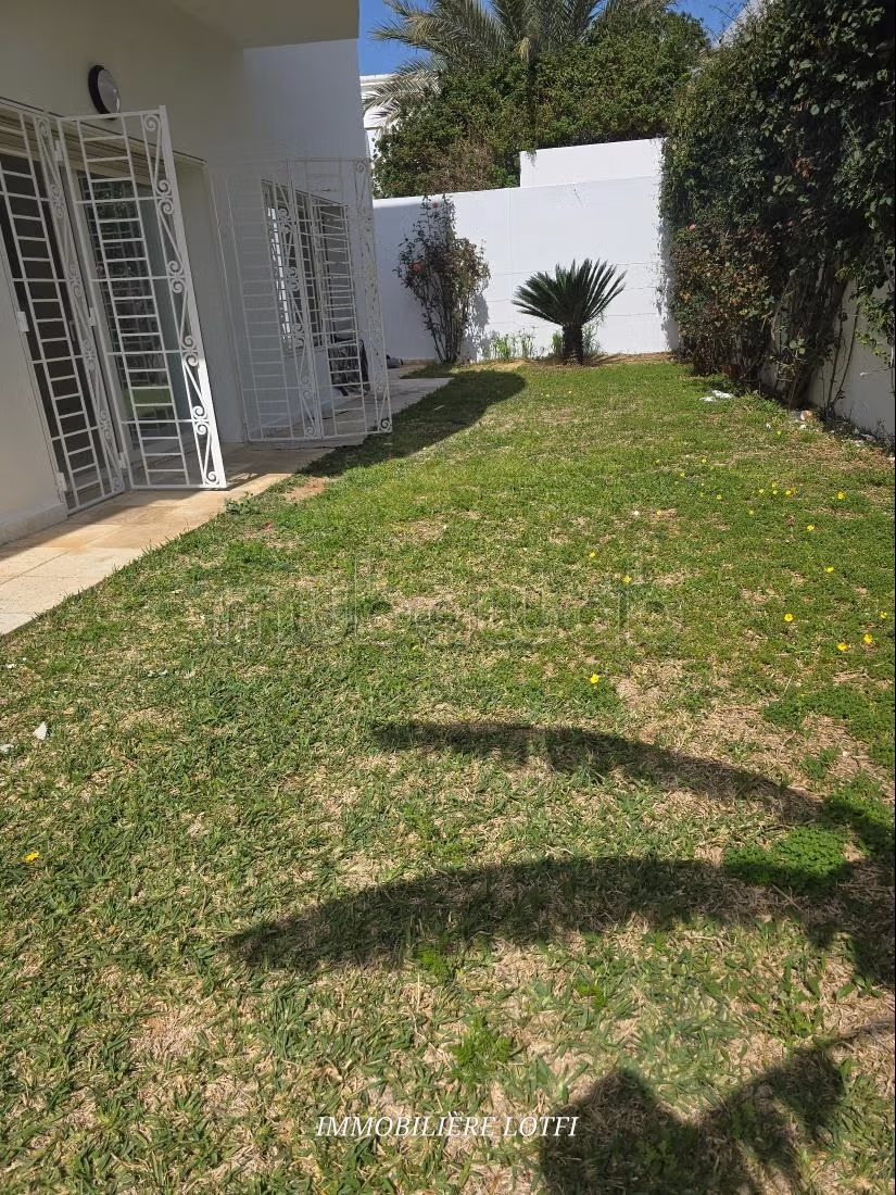Bella villa con bel giardino e piscina