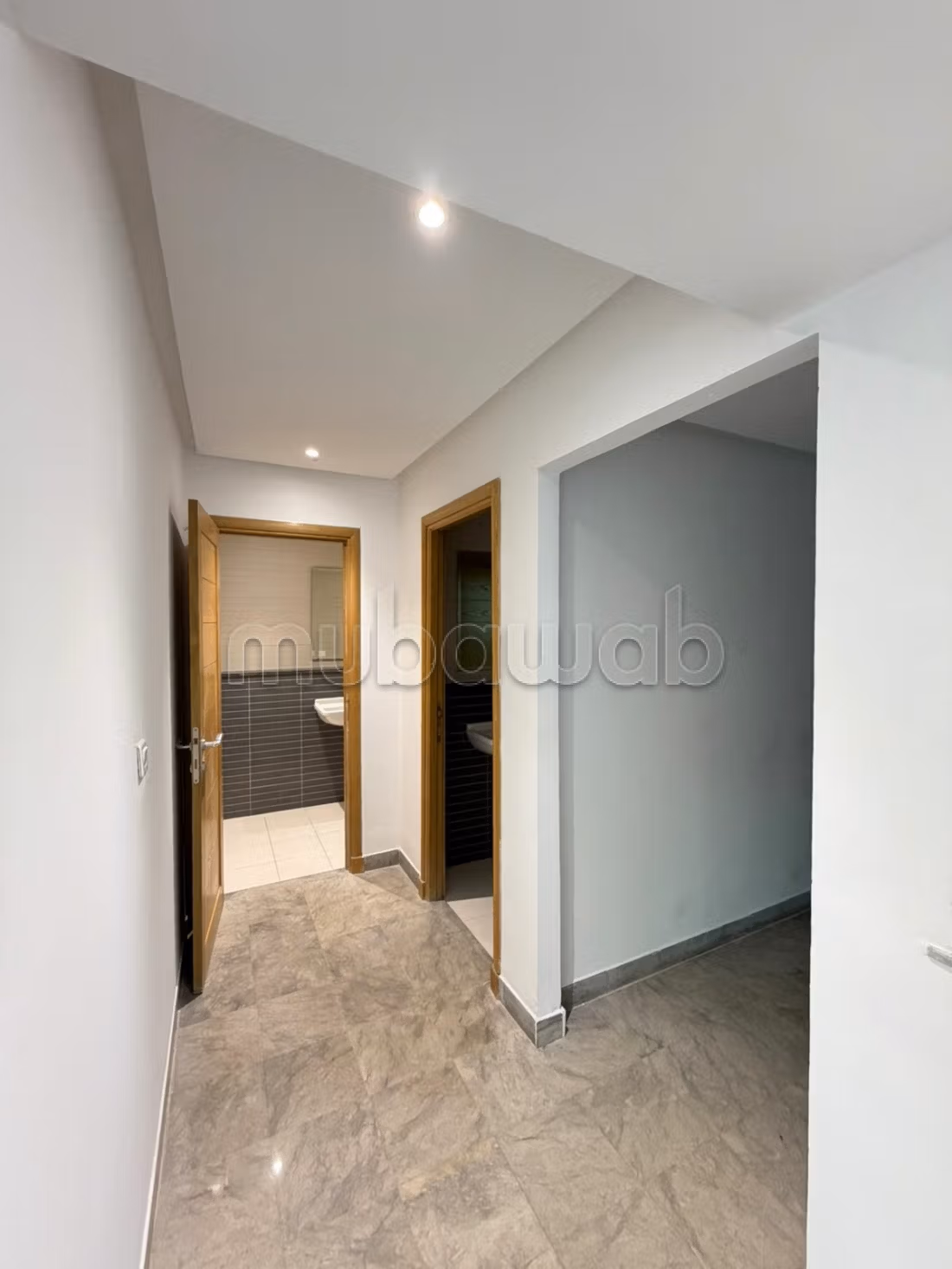 Bureau 180m² au rdc excellente visibilité au Lac 1