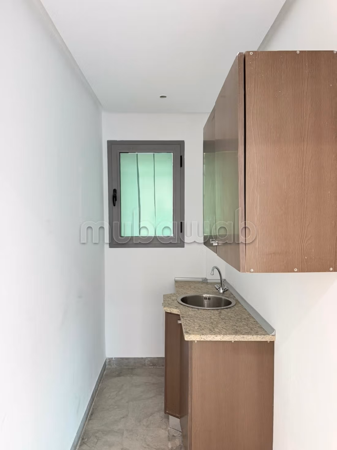 Bureau 180m² au rdc excellente visibilité au Lac 1