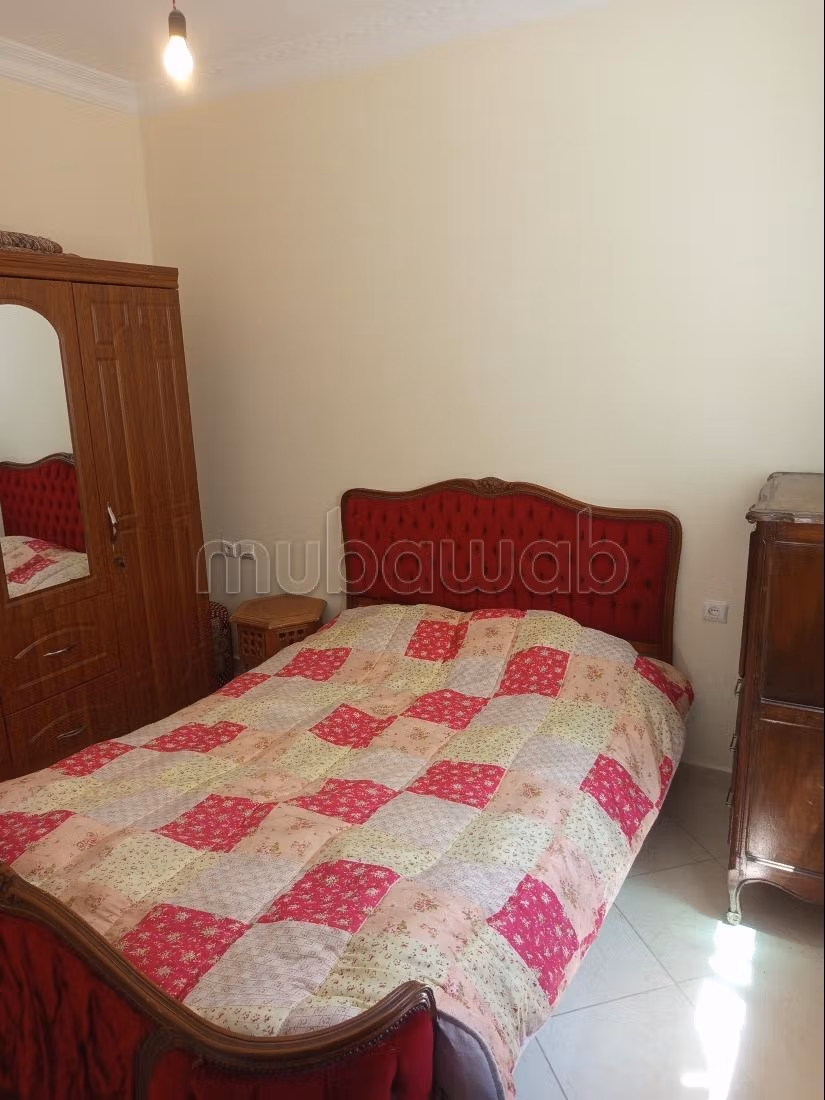 Appartement à vendre à Oued Laou. 
2 belles chambres. 
Bien meublé