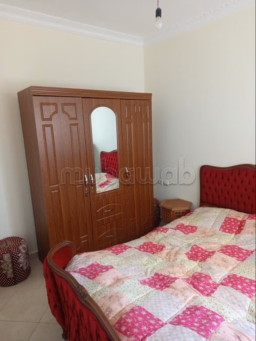 Appartement à vendre à Oued Laou. 
2 belles chambres. 
Bien meublé
