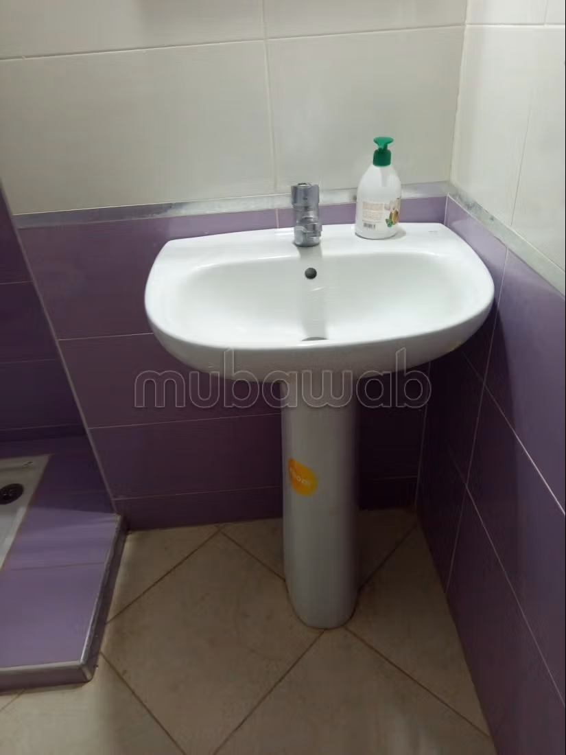 Appartement à vendre à Oued Laou. 
2 belles chambres. 
Bien meublé