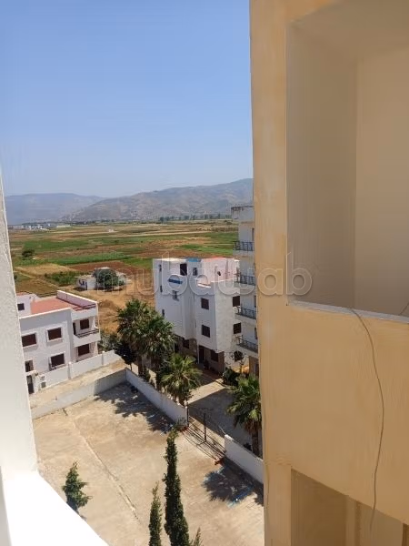 Appartement à vendre à Oued Laou. 
2 belles chambres. 
Bien meublé