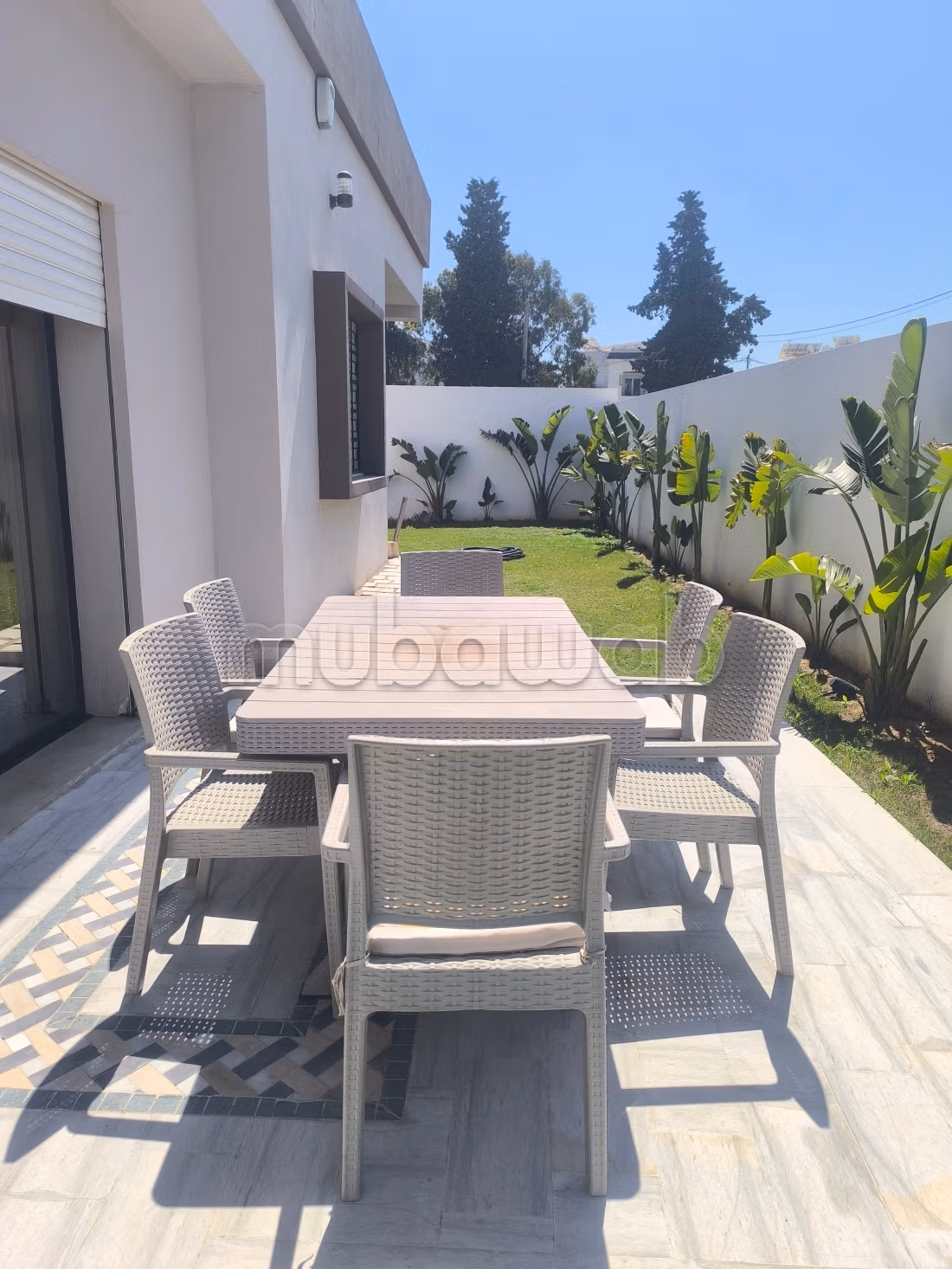 Villa de luxe à louer à Cité Les Pins. Superficie 500 m². Porte blindée, sécurité