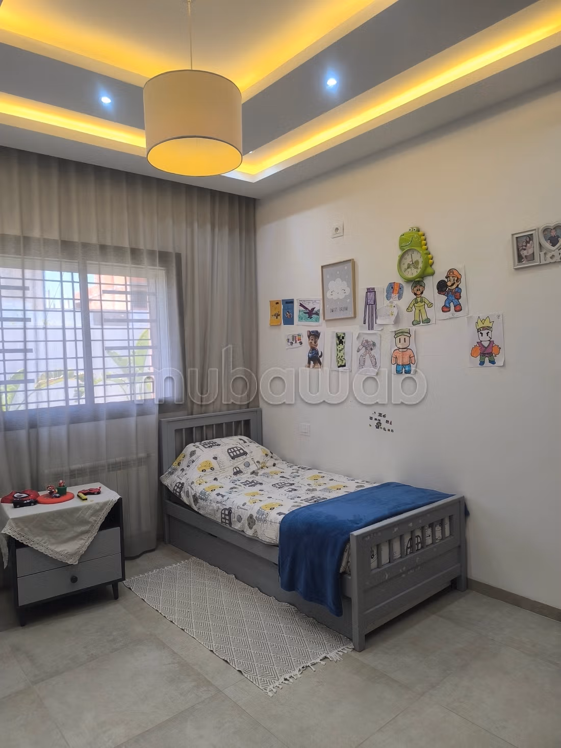 Villa de luxe à louer à Cité Les Pins. Superficie 500 m². Porte blindée, sécurité