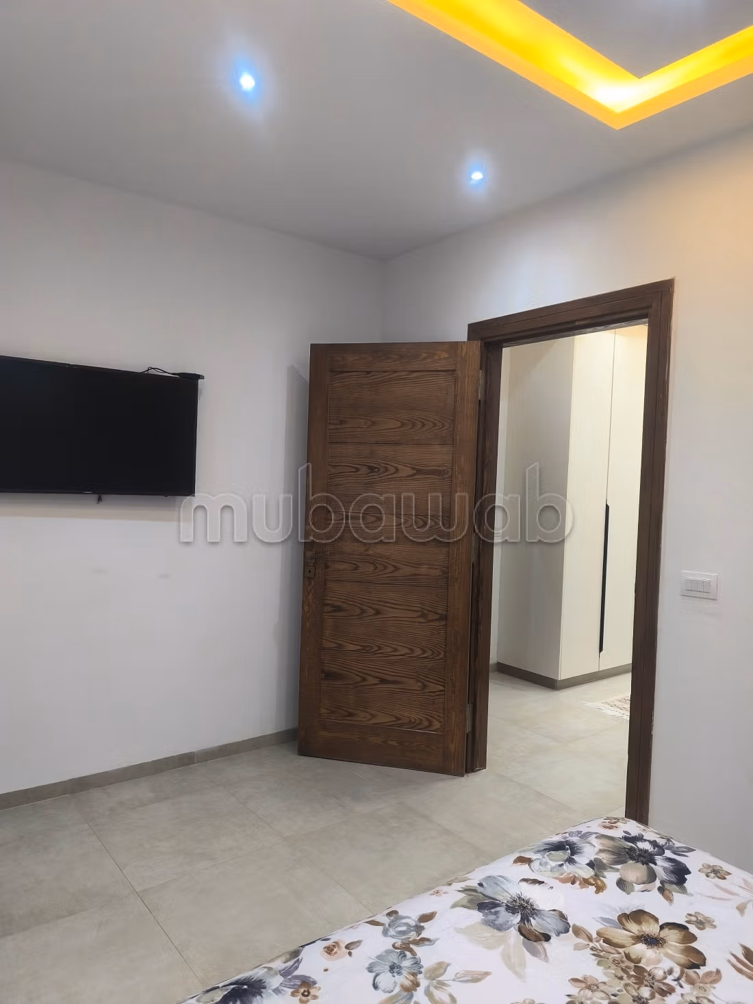 Villa de luxe à louer à Cité Les Pins. Superficie 500 m². Porte blindée, sécurité