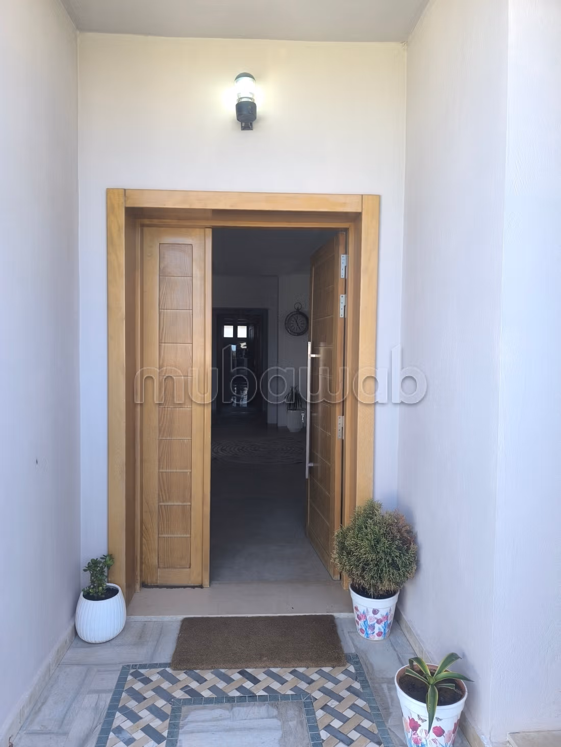 Villa de luxe à louer à Cité Les Pins. Superficie 500 m². Porte blindée, sécurité