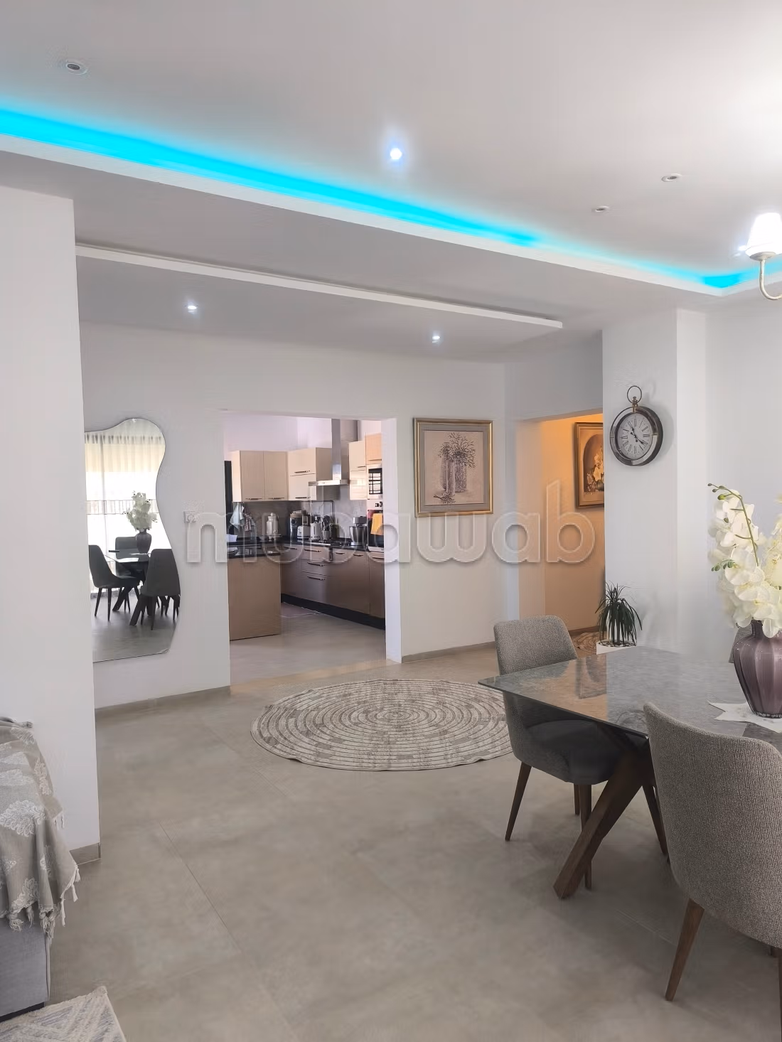 Villa de luxe à louer à Cité Les Pins. Superficie 500 m². Porte blindée, sécurité