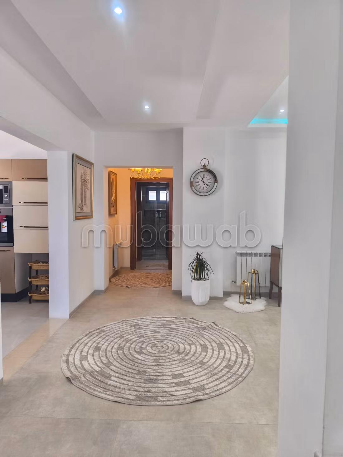 Villa de luxe à louer à Cité Les Pins. Superficie 500 m². Porte blindée, sécurité