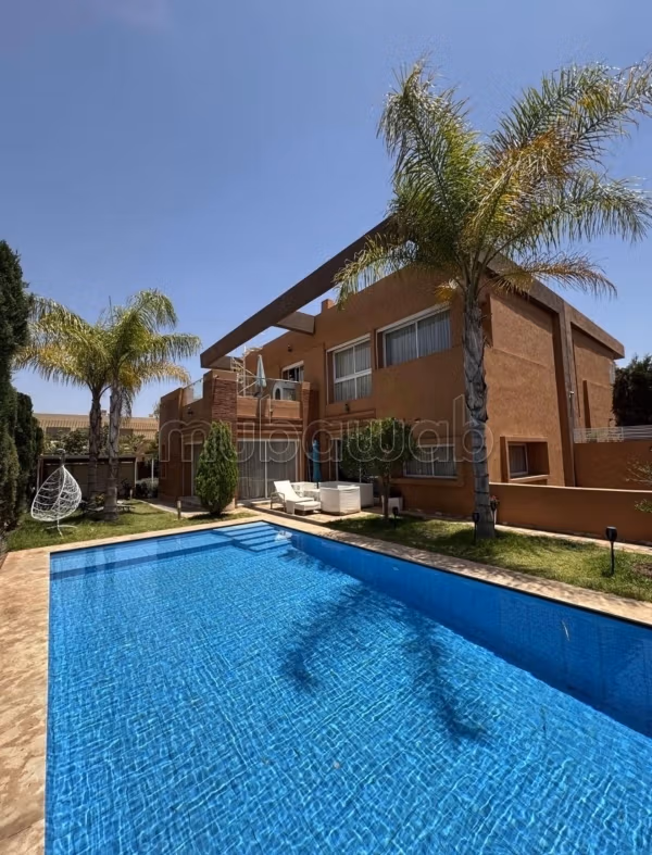 Villa con piscina 400 m2 Alenza 1