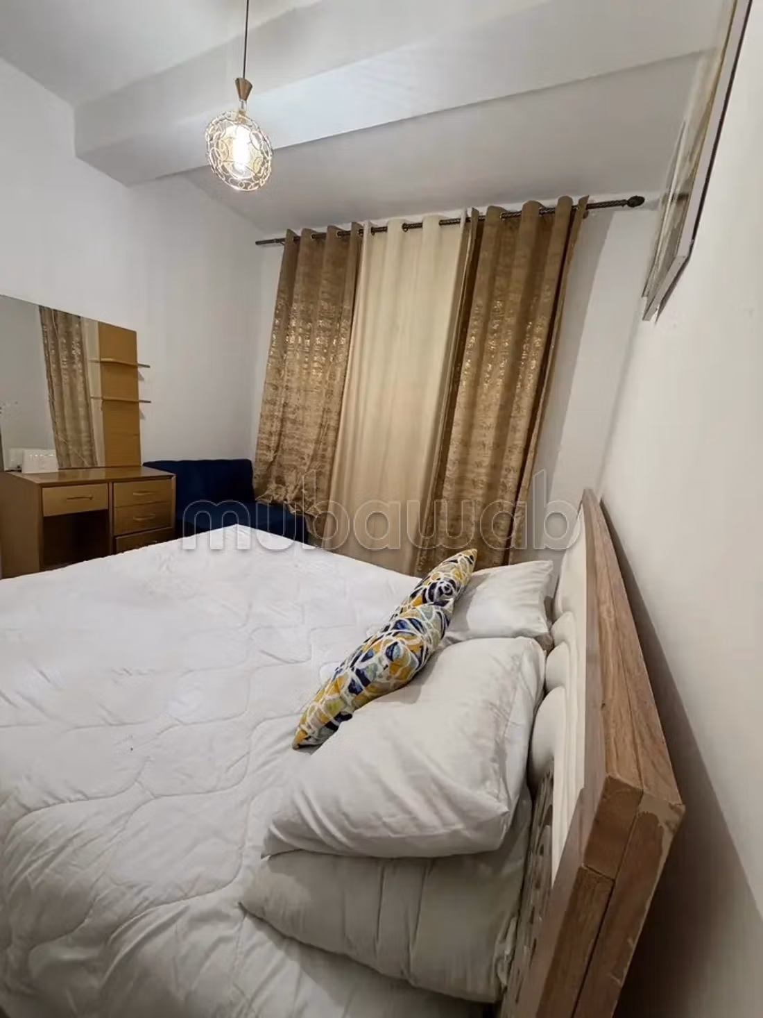 Appartement à louer à Bouchouaf. 
2 chambres. 
Bien meublé — 4