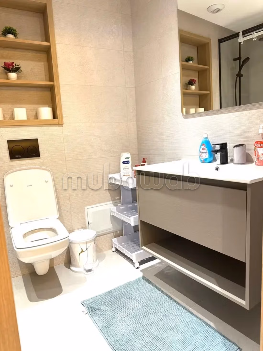 Appartement à louer à Bouchouaf. 
Superficie 90 m². 
Antenne parabolique, résidence sécurisée — 3