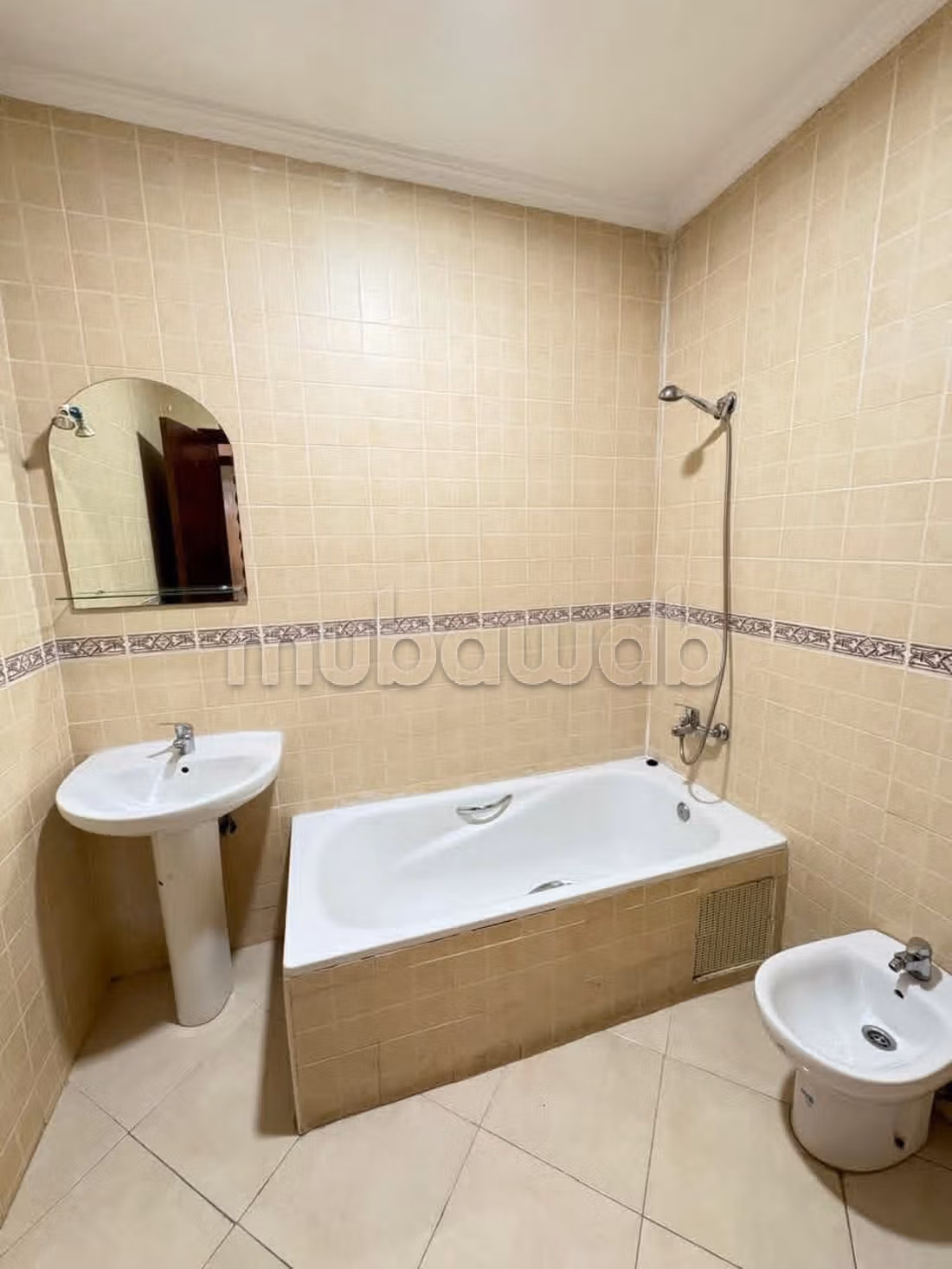 Bel appartement en location à Bouchouaf. 
2 chambres agréables. 
Meublé — 4