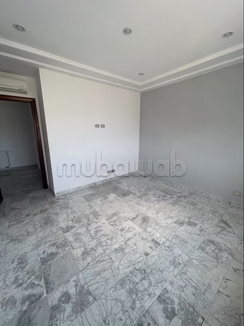 À louer un grand appartement s3 jardin de Carthage