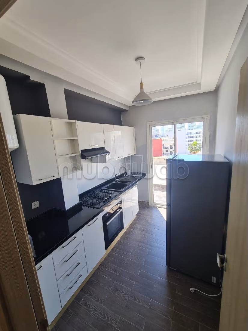 Louez cet appartement à Beauséjour 2 min a pied du CFC. 2 chambres. Avec ascenseur et terrasse