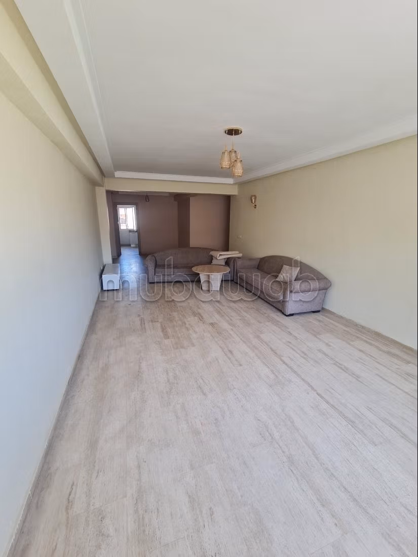 Louez cet appartement à Beauséjour 2 min a pied du CFC. 2 chambres. Avec ascenseur et terrasse