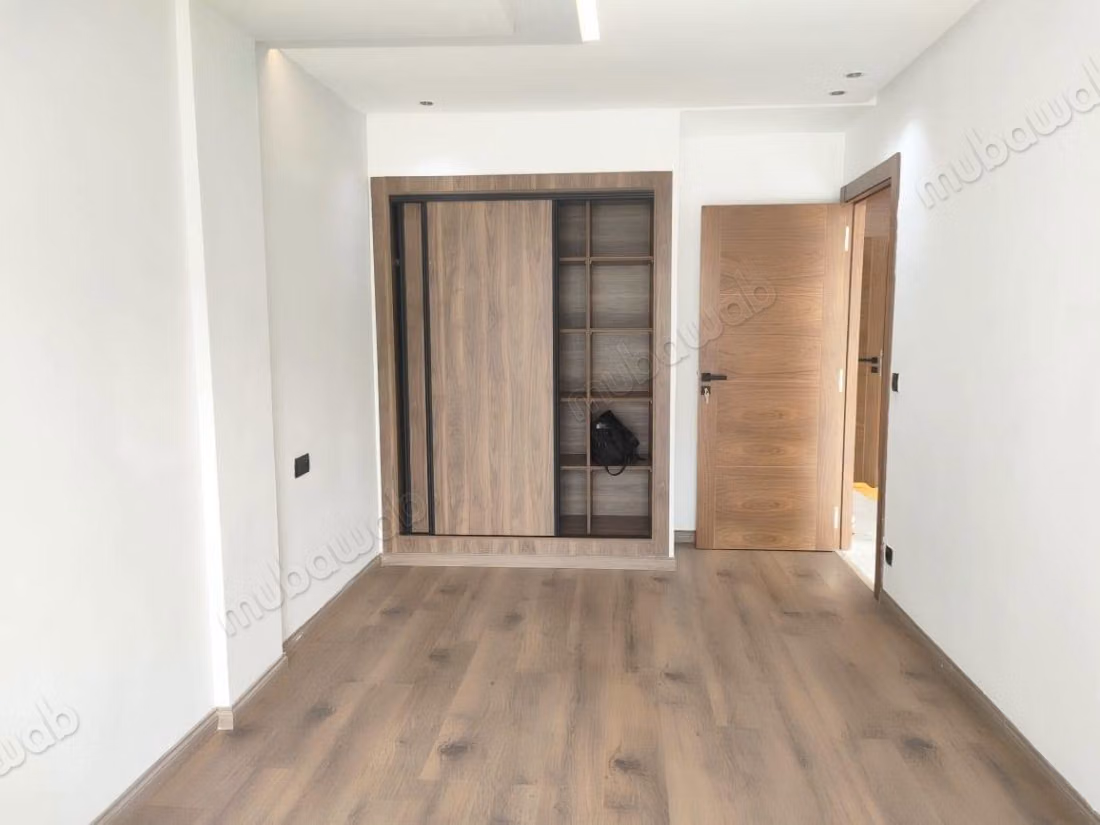 Studio vide 50m² Palmier 
TRAM 6300 Dh