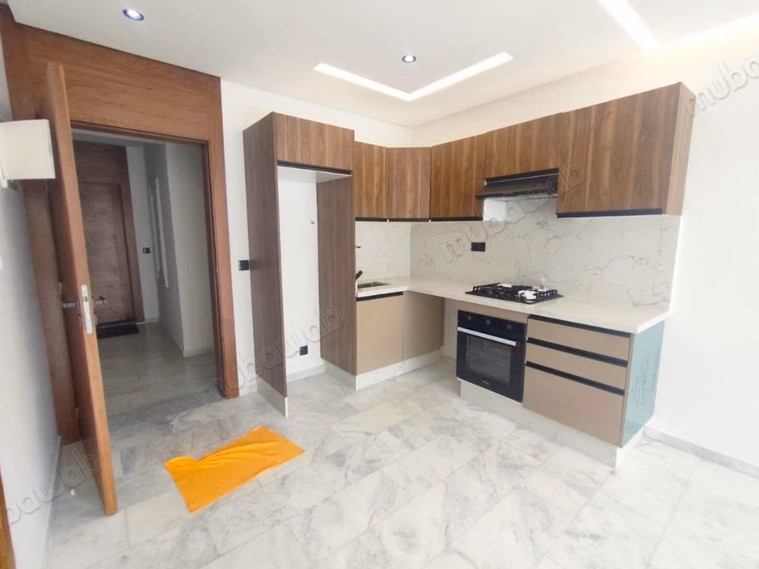 Studio vide 50m² Palmier 
TRAM 6300 Dh