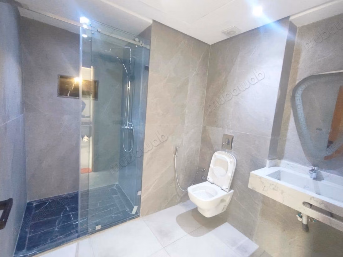 Studio vide 50m² Palmier 
TRAM 6300 Dh