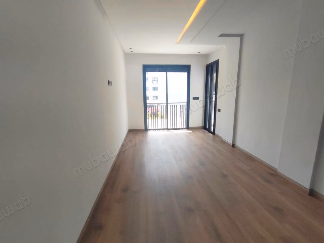 Studio vide 50m² Palmier 
TRAM 6300 Dh