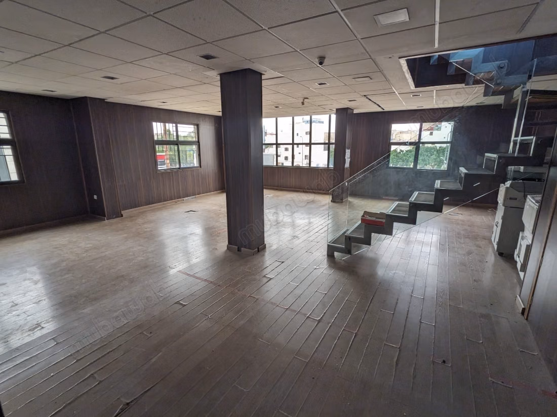 Bureau 200 m2