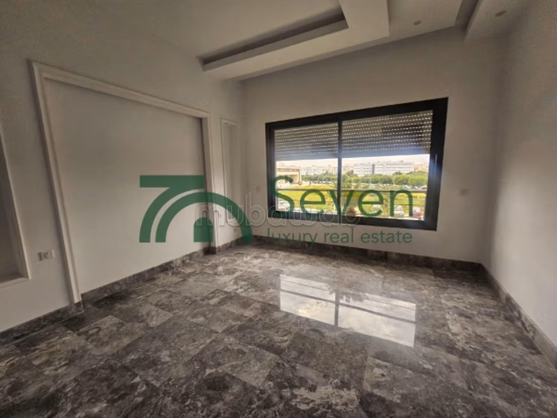 Un appartamento S3 con piscina al Lago 2