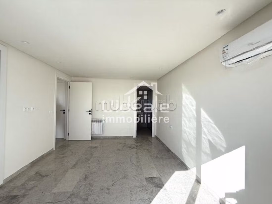 À louer à l’année – Penthouse à Hammamet Centre