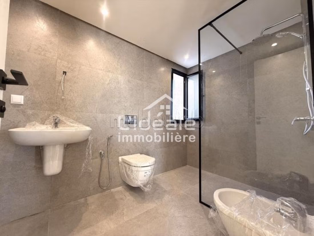 À louer à l’année – Penthouse à Hammamet Centre