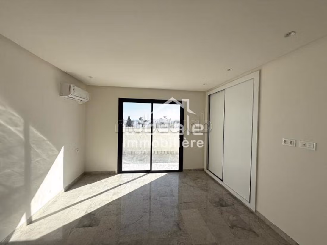 À louer à l’année – Penthouse à Hammamet Centre