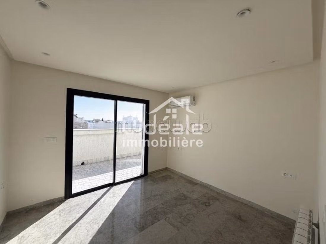 À louer à l’année – Penthouse à Hammamet Centre