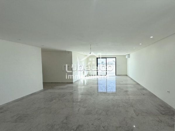 À louer à l’année – Penthouse à Hammamet Centre