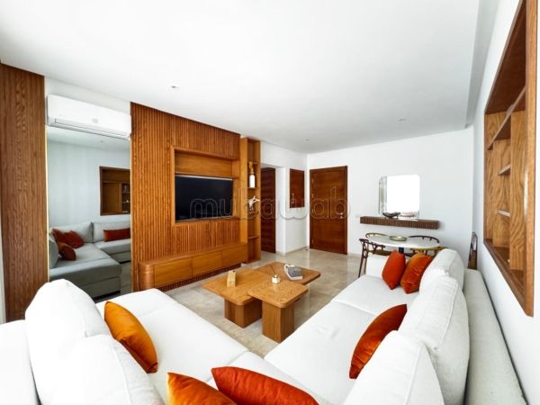 Bel appartement en location à Ain Diab Extension. 
3 pièces confortables. 
Belle terrasse et jardin