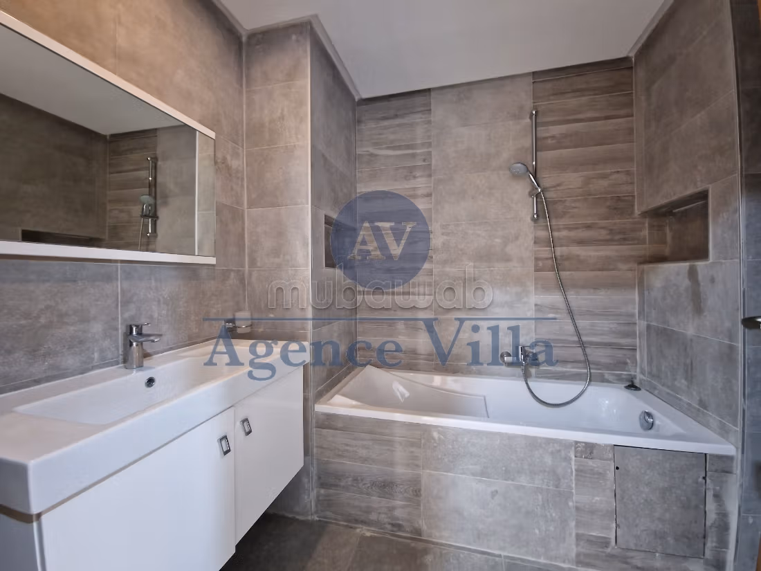Appartement spacieux a la marsa plage