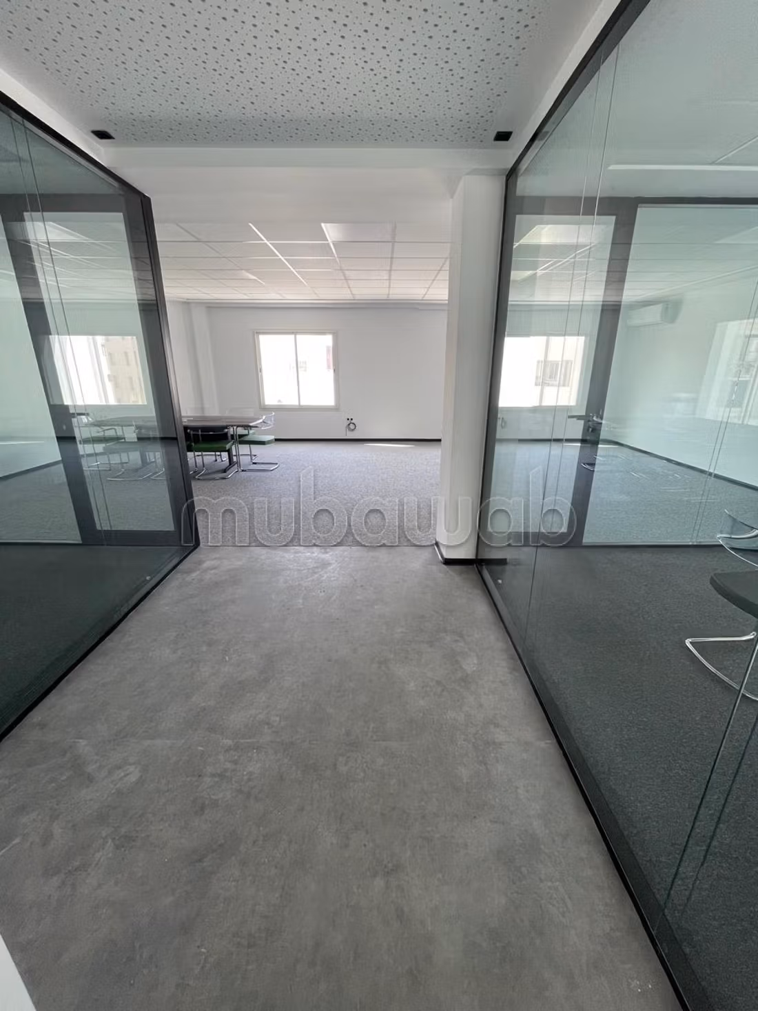 Bureau H4 location aux berges du Lac 1